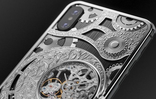 Lần đầu tiên iPhone được trang bị đồng hồ cơ skeleton ở mặt sau